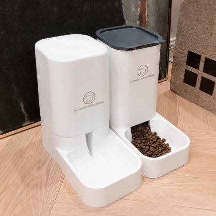 Automatic feeding artifact for cats and dogs with 3.8L capacity made of durable PP material

